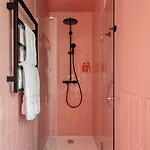 Edgar Marais - Temple Aparthotel 4*