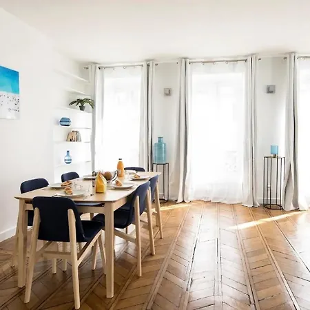 Edgar Marais - Temple Aparthotel 4*