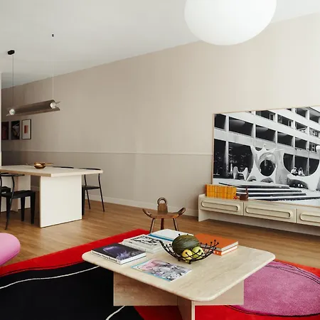 Edgar Marais - Temple Aparthotel 2*