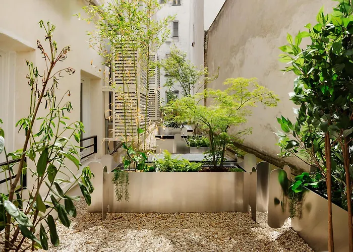 Edgar Marais - Temple Apart-hotel 4*